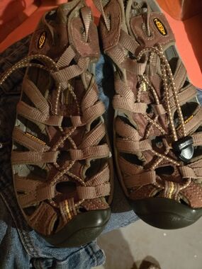 Keen Brown Outdoor Closed-Toe Hiking Sandals with Yellow Accents